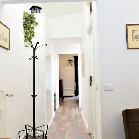 Apartment Coliseum *