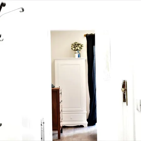 Coliseum Apartment
