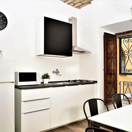 Coliseum Apartment