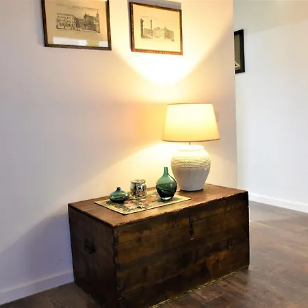 Coliseum Apartment
